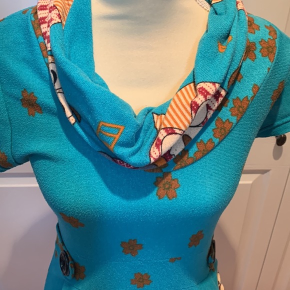 Schwing size medium tunic top turquoise and owl pattern, has pockets - Picture 2 of 5